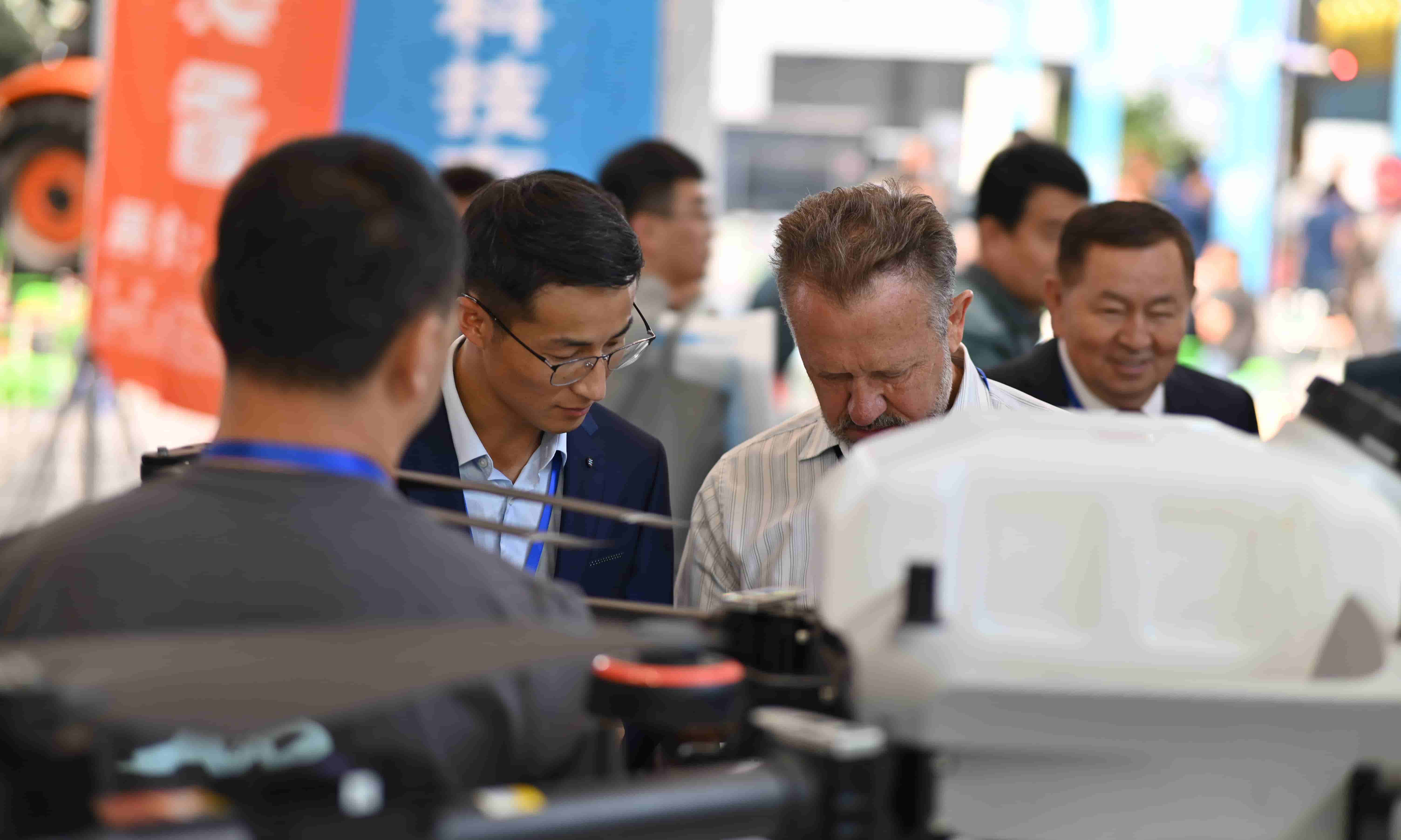 Topxgun ocupa un lugar central en la Exposición de maquinaria agrícola de Sinkiang 2023