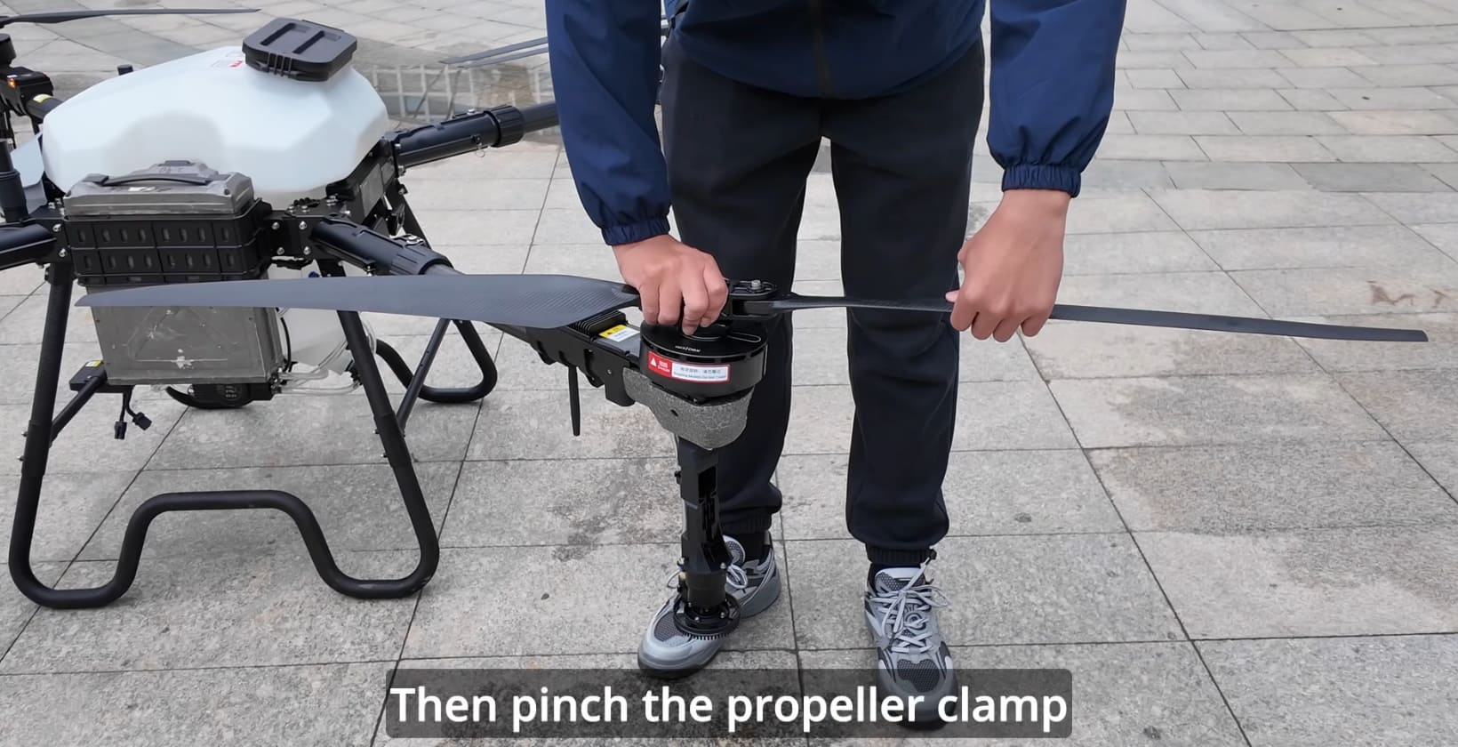 Pinch the propeller clamp, up and down to move the blade when there's no gap